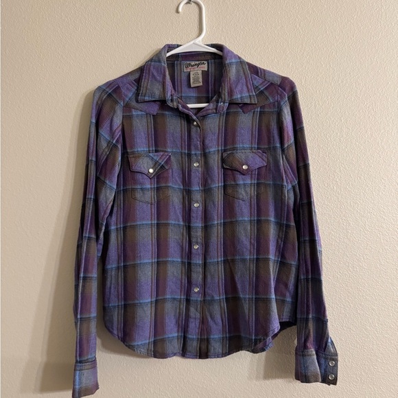 Wrangler Tops - 5/$55 !! 🔥 Wrangler Purple and Blue Plaid Shirt